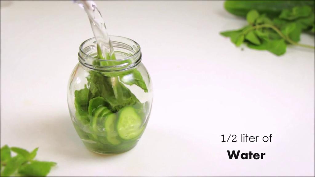 'Video thumbnail for How To Make Cucumber Mint Infused Water'