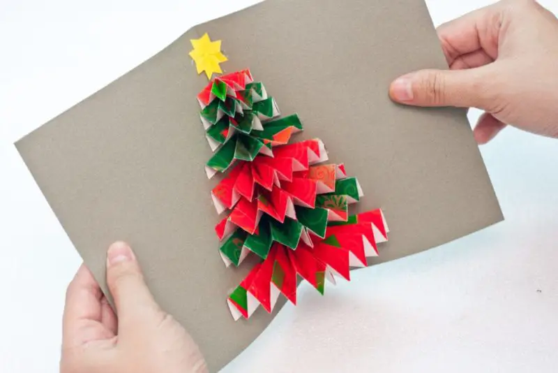 The completed 3D pop-up tabletop Christmas tree card.