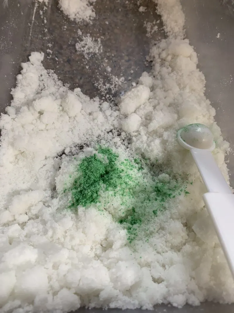 The green mica powder added to the bath bomb mixture.