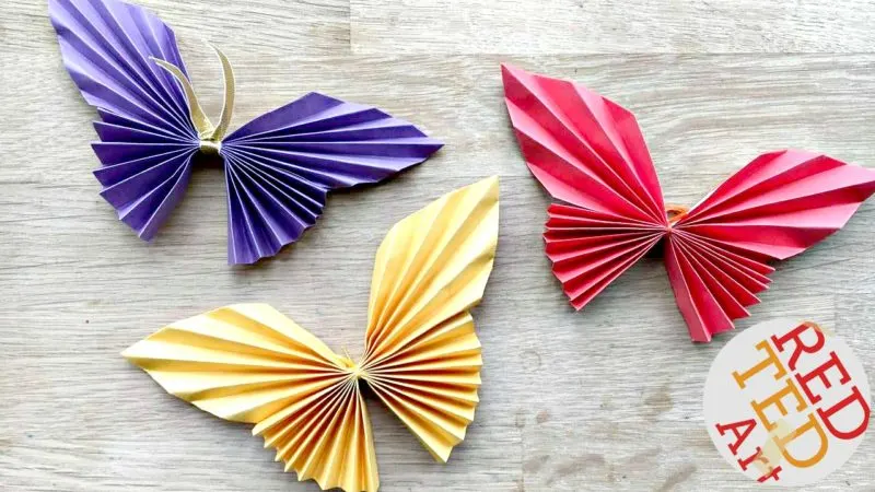 Simple origami butterfly Christmas decorations you can make yourself.