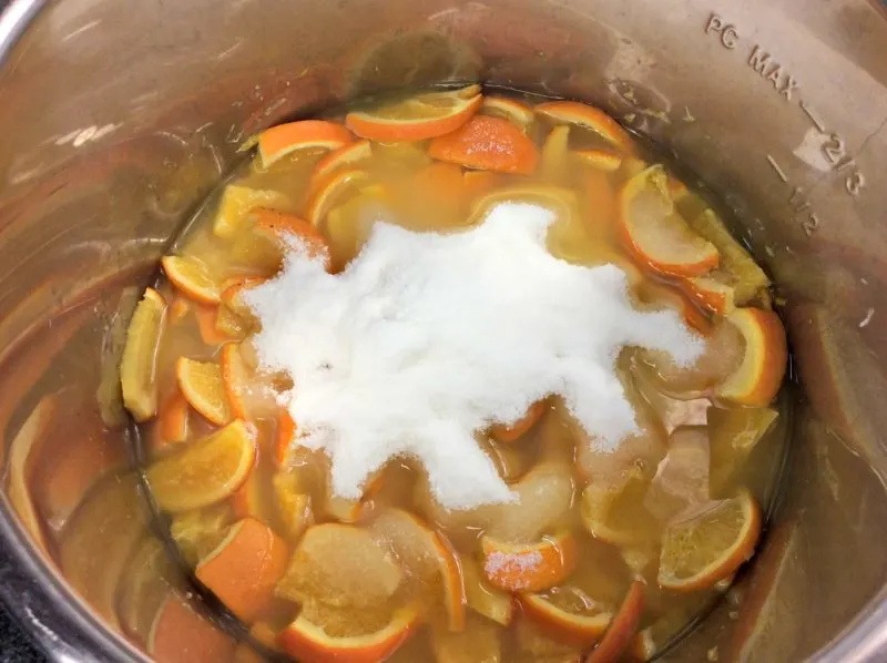 The sugar on top of the clementine's in the Instant Pot.